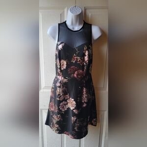 Stunning Floral Party Dress Size Small/Medium